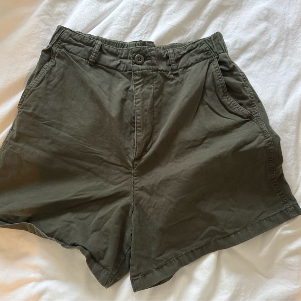 Uniqlo Women's Cargo Shorts in Olive